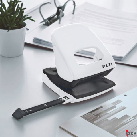 Dziurkacz 5008 LEITZ WOW biały perłowy 30 kartek duży metalowy 50081001 Dziurkacz 5008 LEITZ WOW biały perłowy 30 kartek duży metalowy 50081001